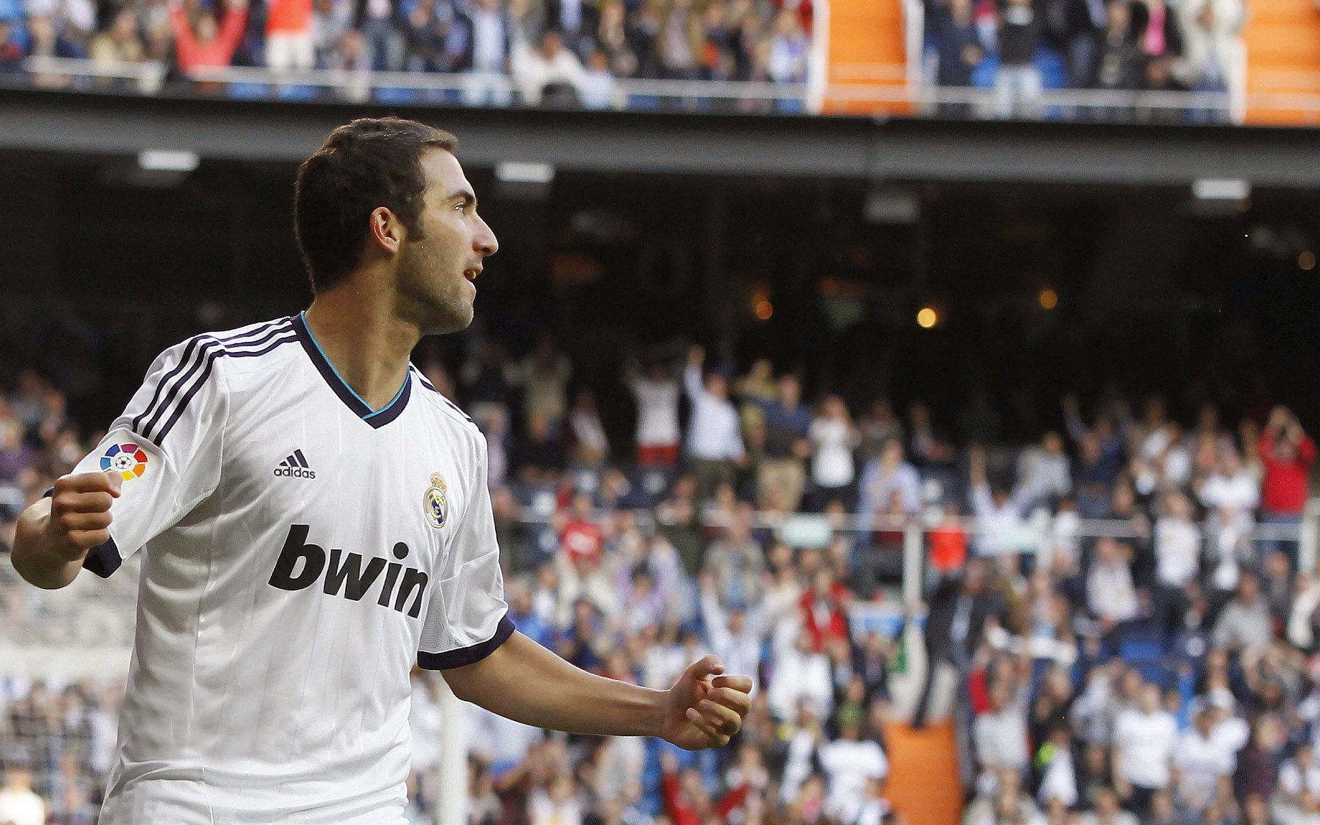 JIU YOU GAME-英超争冠大战：场场激烈，高潮不断，英超竞争激烈